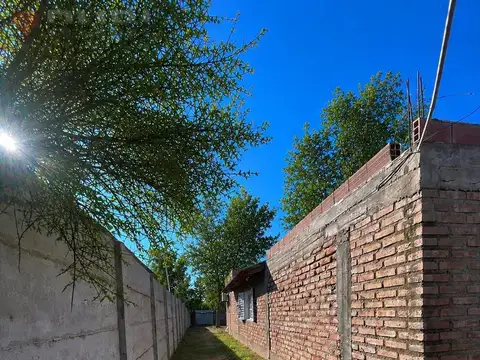 EN VENTA CASA 2 DORMITORIOS B° LA HERRADURA PLOTTIER