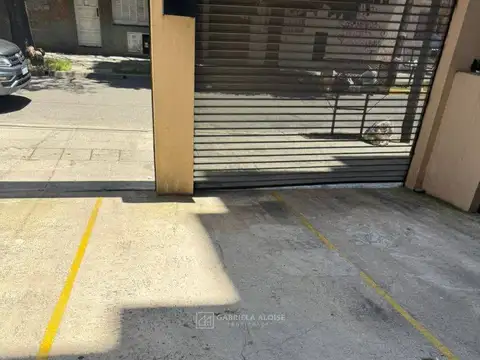 Alquiler de Cochera amplia en Lado Norte, Caseros