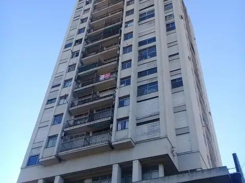 Hipolito Yrigoyen 572 , Piso 8