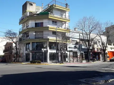 LOCAL COMERCIAL EN ESTRATEGICA ESQUINA.