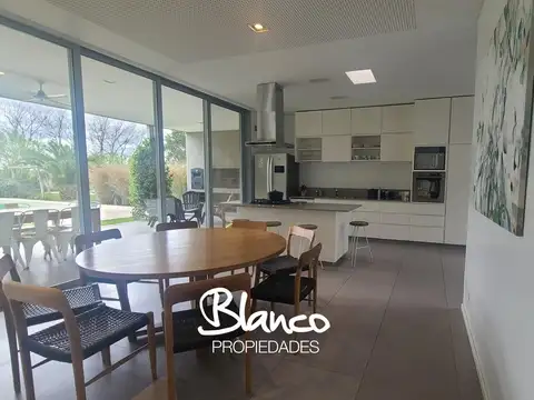 Casa en Alquiler Temporal con 1 cochera