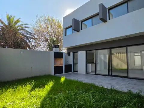 Duplex 4 ambientes a estrenar con jardin y cochera en Ballester!
