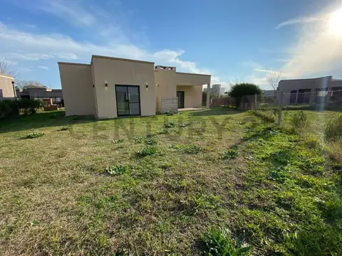 Casa en Venta en Pilar del Este - San Ramon, USD 156.000