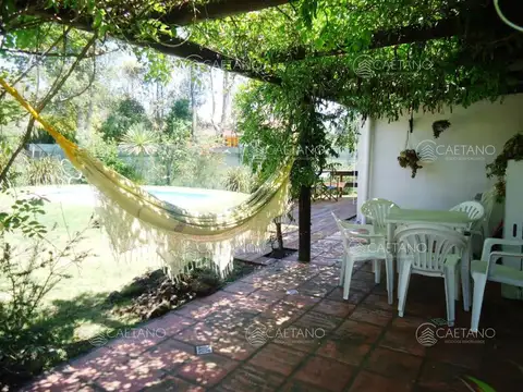Casa 4 ambientes con 2 baños