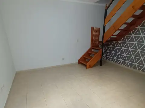 Depto Tipo Casa en Alquiler de 3 ambientes