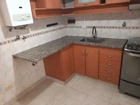 ALQUILER EXC.PH PB 2 1/2 AMB. M.CASTRO-PATIO-S/EXP