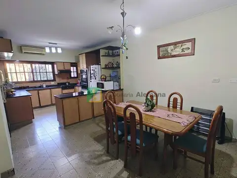 Casa 6 ambientes con 3 baños