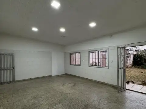 Casa 4 ambientes con 1 baño