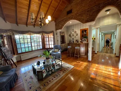 Casa 6 ambientes con 5 baños