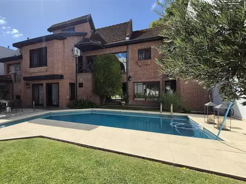 Casa 5 amb., en venta 400m2 cub. V. Martelli - B. Parque