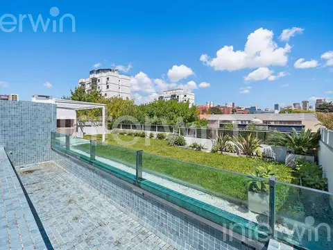 Casa en Venta con 3 cocheras