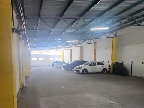 BENTA COCHERA EN BARRIO ARROYITO