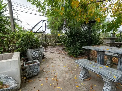 Casa 7 ambientes con 2 baños