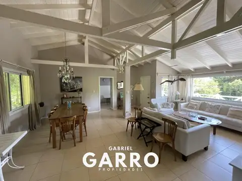 Casa 6 ambientes con 3 baños