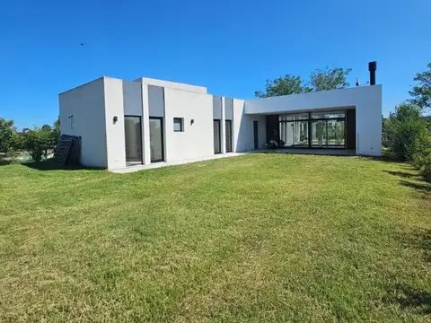 Casa en Alquiler de 3 dormitorios