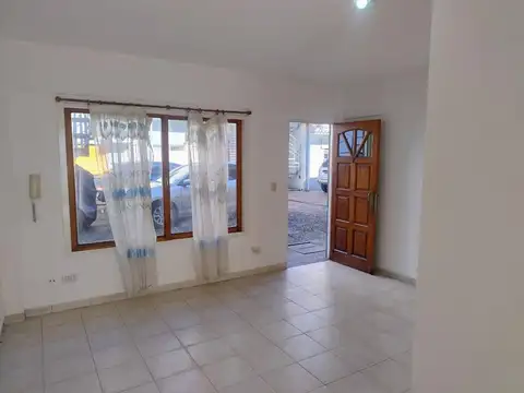 Depto Tipo Casa en Alquiler en Carapachay, $ 600.000