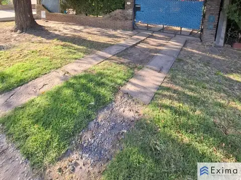 Casa en venta c/ cochera en Funes