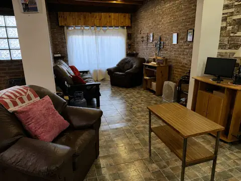 Casa 2 Ambientes con Gran Lote de 350m²