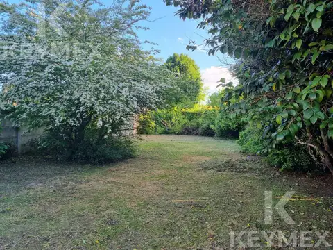 Terreno con casa a demoler en venta, City Bell