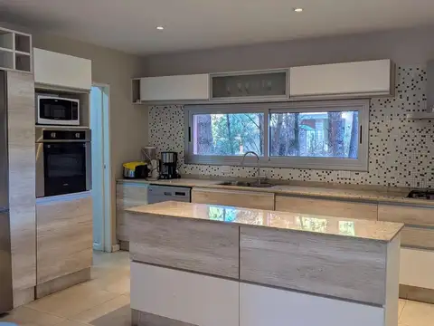 Casa en venta - 3 Dormitorios 3 Baños - Pinamar