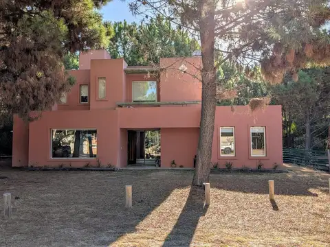 Casa en venta - 3 Dormitorios 3 Baños - Pinamar