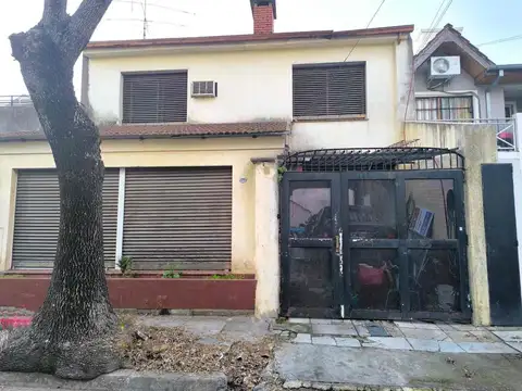 VENTA CASA 4 AMBIENTES VERSALLES COCHERA 