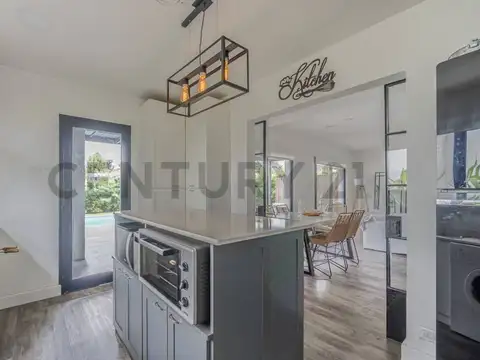 Casa en Venta con 5 cocheras
