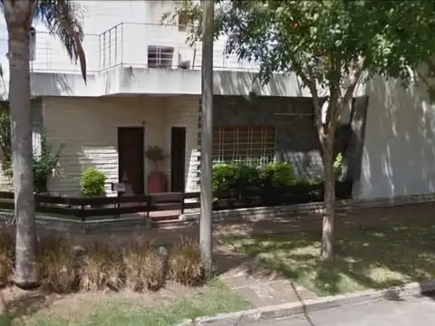 Casa 4 ambientes en Castelar Norte