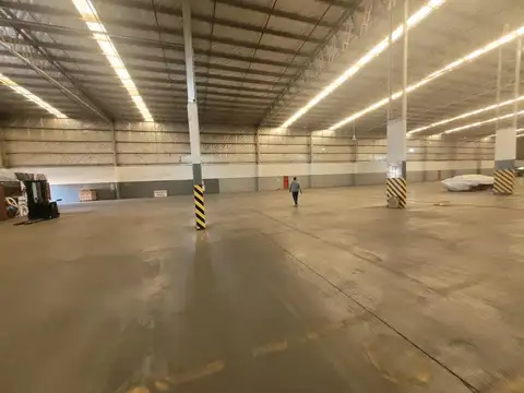 Galpon en Alquiler 100  mts Frente