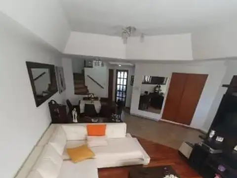 Casa en Venta con 3 cocheras