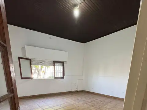 Casa 4 ambientes con 1 baño