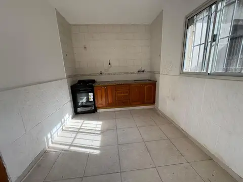 Casa de 4 dormitorios con patio y cochera en alquiler en La Plata sobre CAMINO RIVADAVIA [Cod: 2852-472]