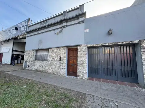 Casa de 4 dormitorios con patio y cochera en alquiler en La Plata sobre CAMINO RIVADAVIA [Cod: 2852-472]