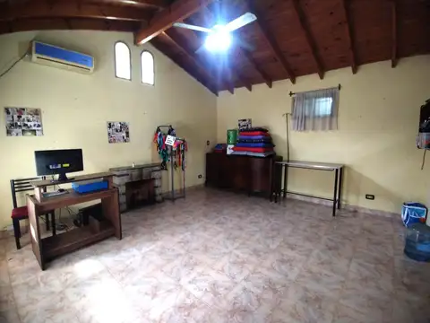 VENTA CASA 6 AMBIENTES LONGCHAMPS
