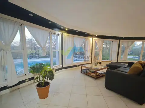 Casa 9 ambientes con 5 baños