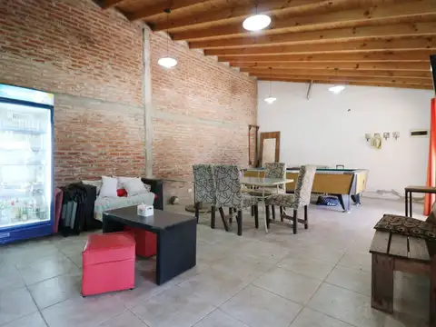 Lote con quincho, parrilla y pileta.