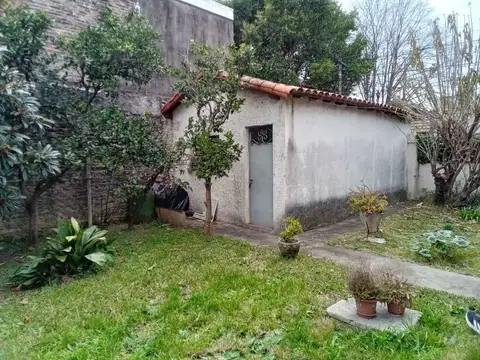 VENTA CASA 4 AMBIENTES SOBRE 2 LOTES SAN MARTIN