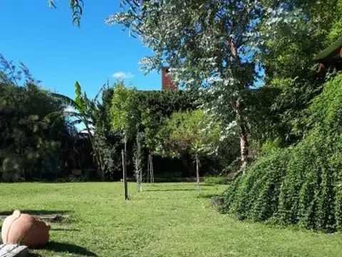 RETASADO  - FUNES TOWN- LOTE  CON MEJORAS  Y PISCINA