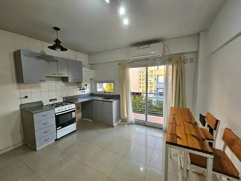 DEPTO 2 AMB LUMINOSO AL FRENTE CON BALCON Y CENTRICO