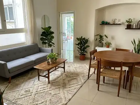 Venta de departamento de 3 ambientes con dependencia. Reciclado. Constitución