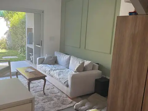 Triplex en venta en Tigre. Parrilla y jardín. Terrazas al río.