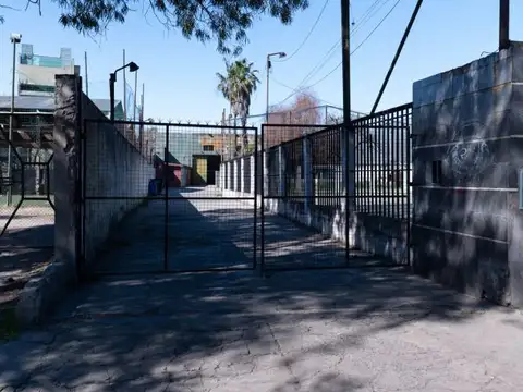 Terreno en Venta en Villa Luzuriaga, USD 490.000