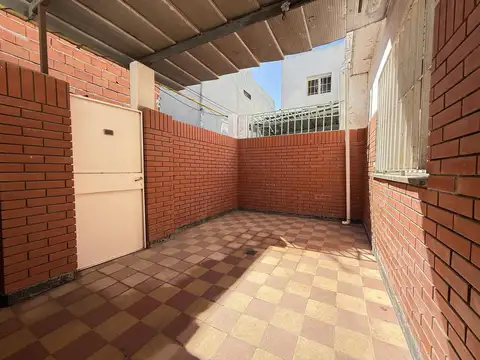 Casa interna única. 2 patios y terraza. Amplios ambientes