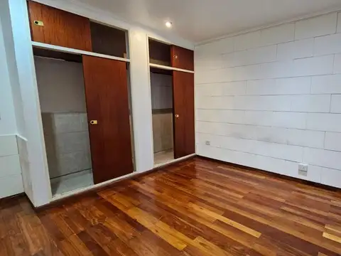 Depto Tipo Casa en Alquiler con 1 cocheras