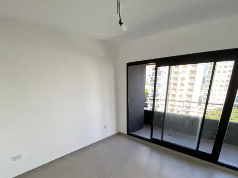 Único Piso en Edificio de Categoría con Cochera