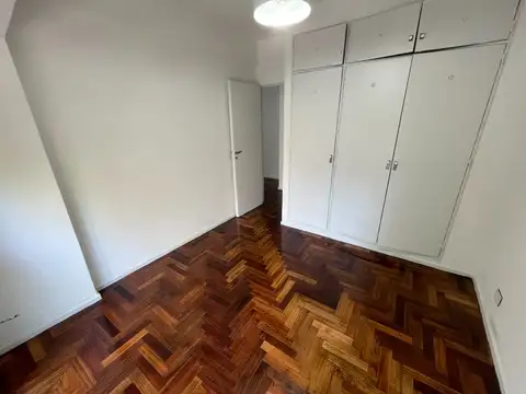 CÓMODO DEPTO DOS AMB, CON BALCÓN Y PEQUEÑO PATIO 