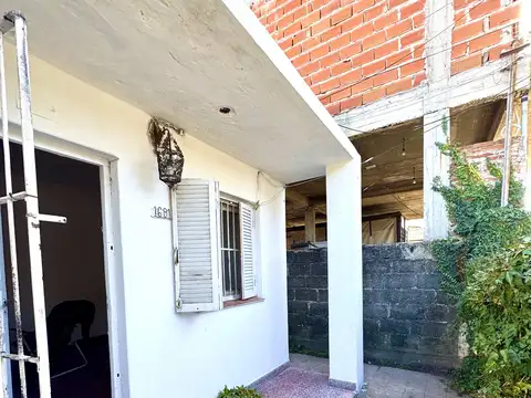 Casa 3 ambientes con 1 baño