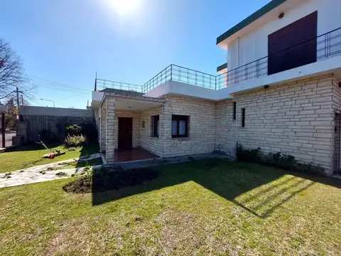 Casa en Venta con 2 cocheras