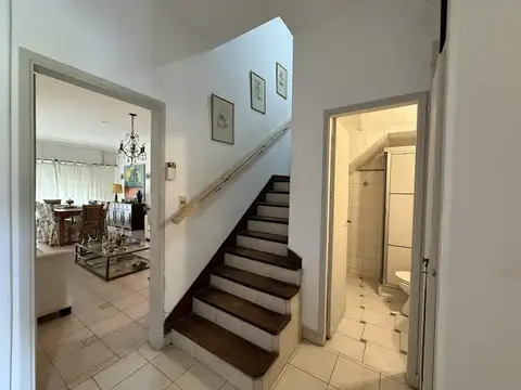 Casa 6 ambientes con 2 baños