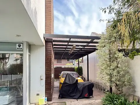 Casa en Venta con 4 cocheras